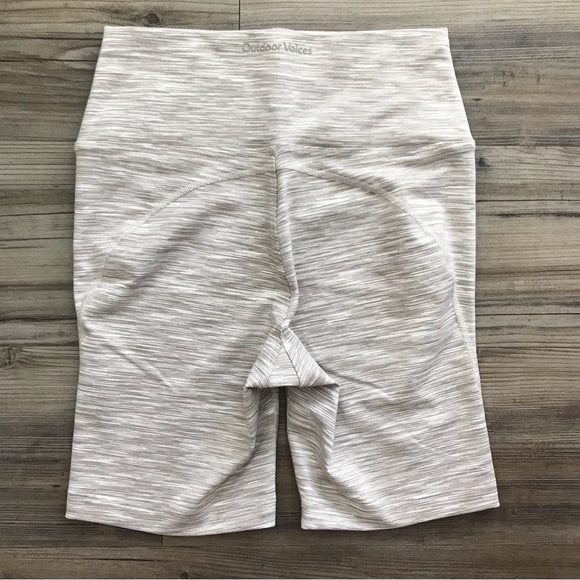 NWT Outdoor Voices Flow 7” Short in Oatmeal, S - Picture 6 of 8